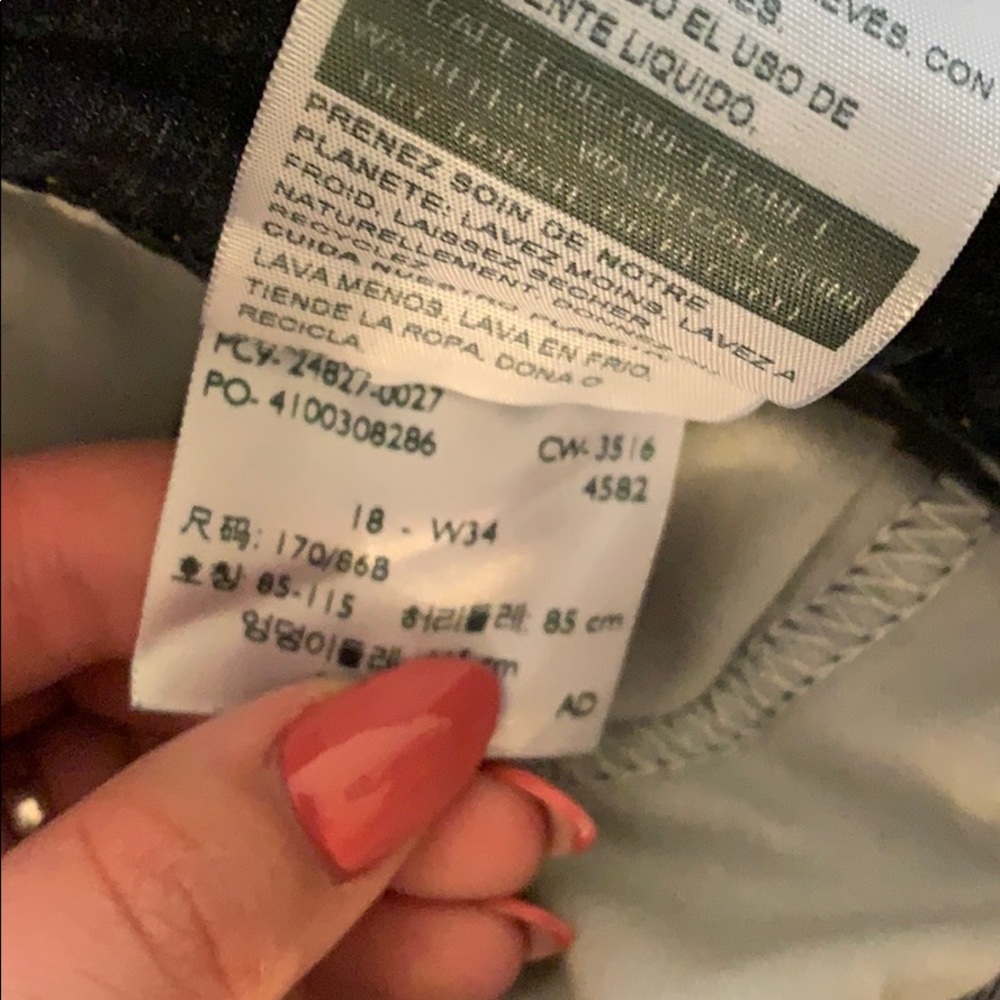 Levi’s! - Picture 3 of 4